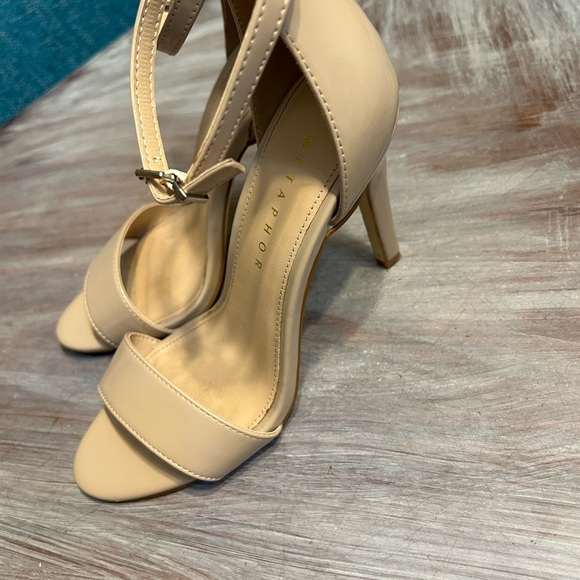 Trendy Heels - Picture 4 of 9